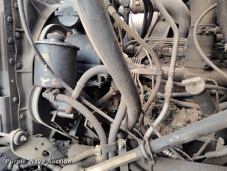 image for item IP9714 1987 International 1954 oil distributor truck