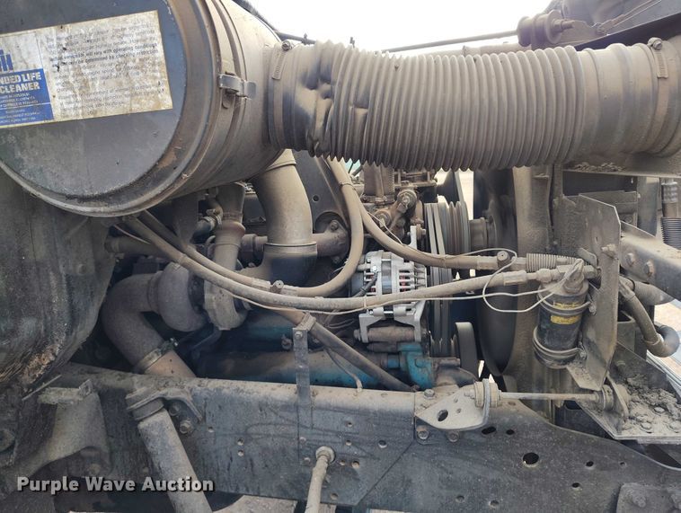 image for item IP9714 1987 International 1954 oil distributor truck