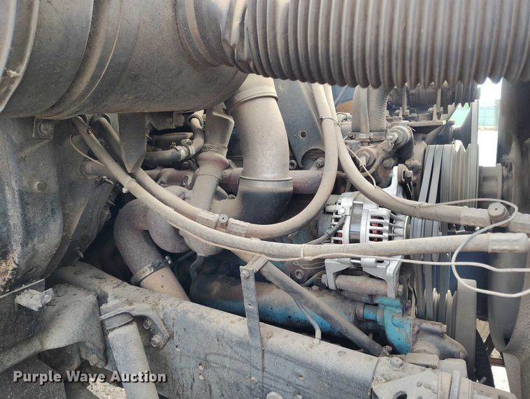 image for item IP9714 1987 International 1954 oil distributor truck