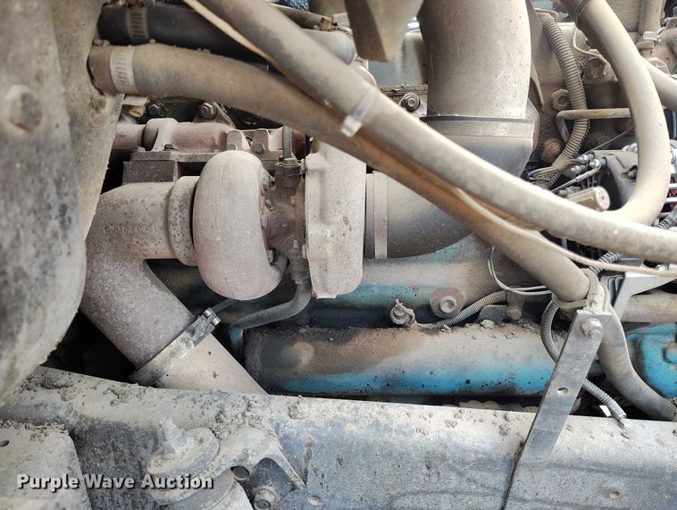 image for item IP9714 1987 International 1954 oil distributor truck