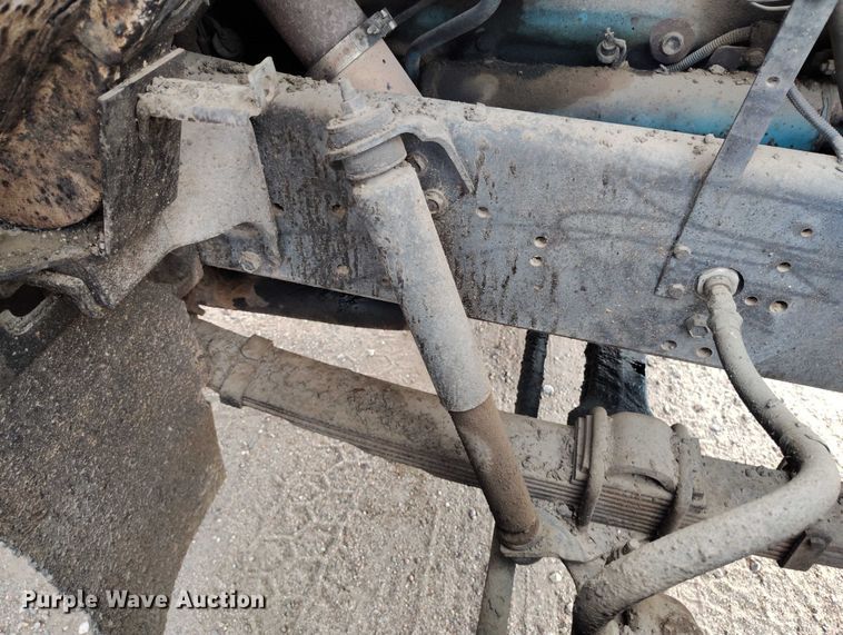 image for item IP9714 1987 International 1954 oil distributor truck