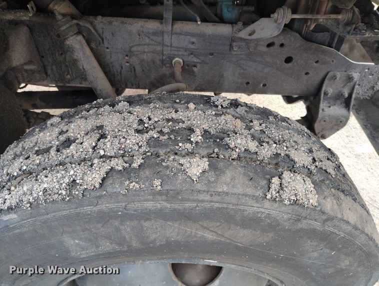 image for item IP9714 1987 International 1954 oil distributor truck