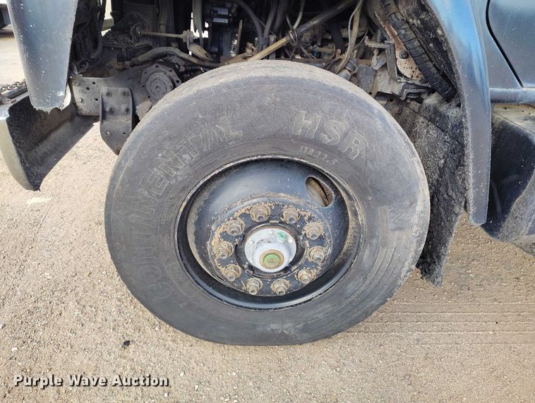 image for item IP9714 1987 International 1954 oil distributor truck