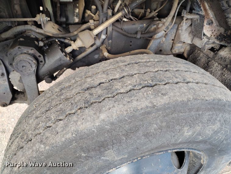 image for item IP9714 1987 International 1954 oil distributor truck