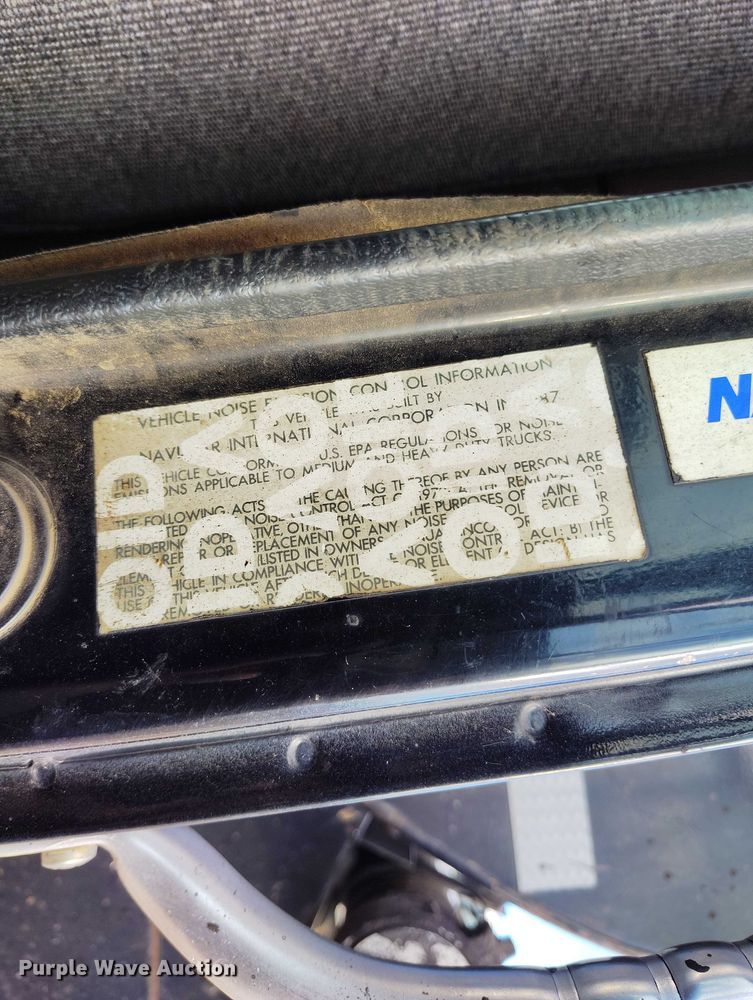 image for item IP9714 1987 International 1954 oil distributor truck