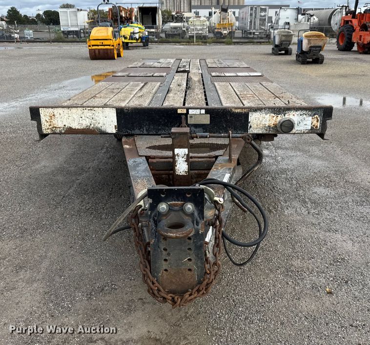 image for item NA9809 2004 Trail King TKT 40LP - 2400 tilt deck equipment trailer