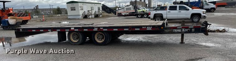 image for item NA9809 2004 Trail King TKT 40LP - 2400 tilt deck equipment trailer