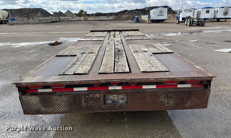 image for item NA9809 2004 Trail King TKT 40LP - 2400 tilt deck equipment trailer