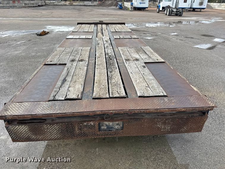 image for item NA9809 2004 Trail King TKT 40LP - 2400 tilt deck equipment trailer