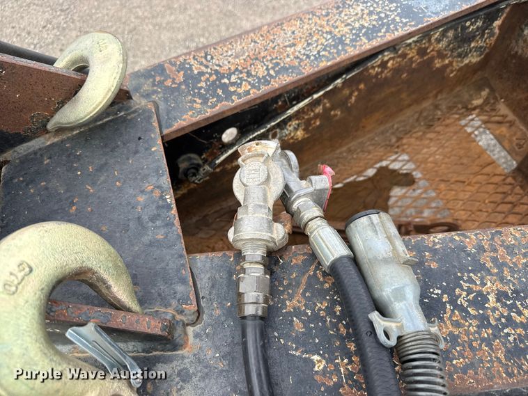 image for item NA9809 2004 Trail King TKT 40LP - 2400 tilt deck equipment trailer