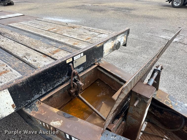 image for item NA9809 2004 Trail King TKT 40LP - 2400 tilt deck equipment trailer