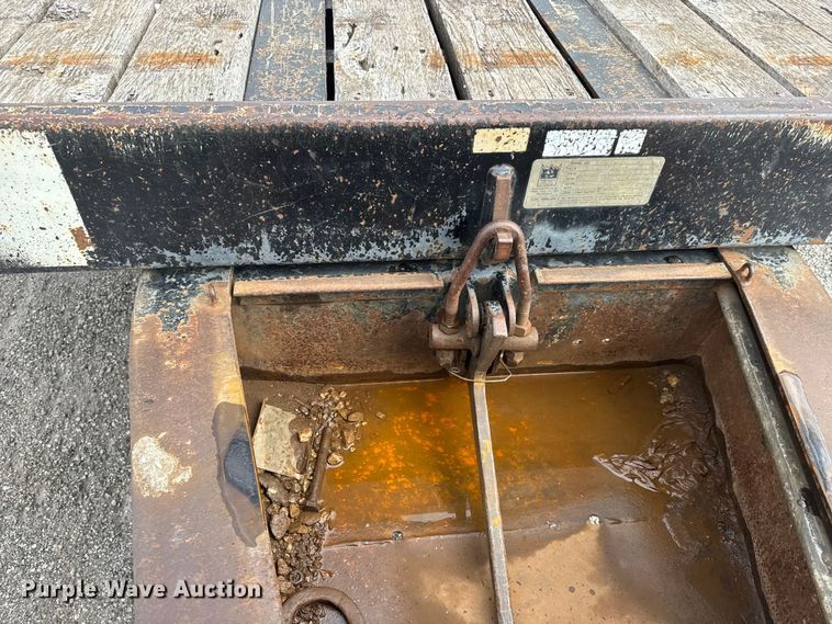 image for item NA9809 2004 Trail King TKT 40LP - 2400 tilt deck equipment trailer