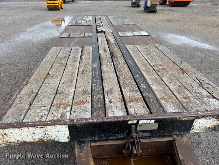 image for item NA9809 2004 Trail King TKT 40LP - 2400 tilt deck equipment trailer