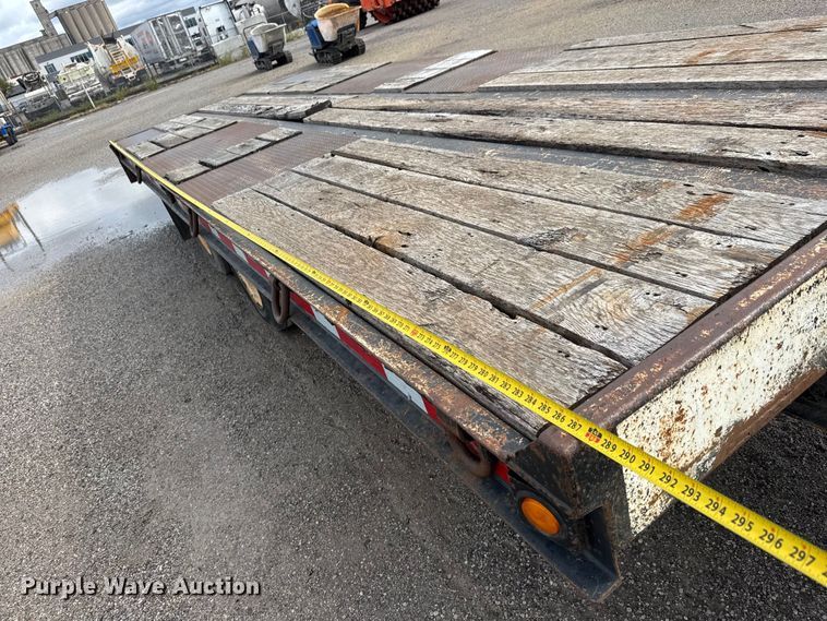 image for item NA9809 2004 Trail King TKT 40LP - 2400 tilt deck equipment trailer