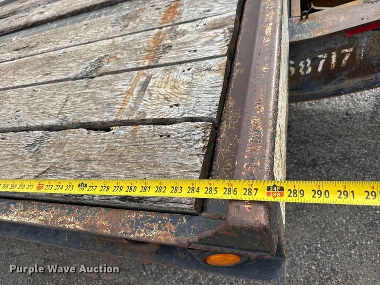 image for item NA9809 2004 Trail King TKT 40LP - 2400 tilt deck equipment trailer