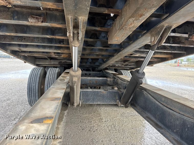 image for item NA9809 2004 Trail King TKT 40LP - 2400 tilt deck equipment trailer