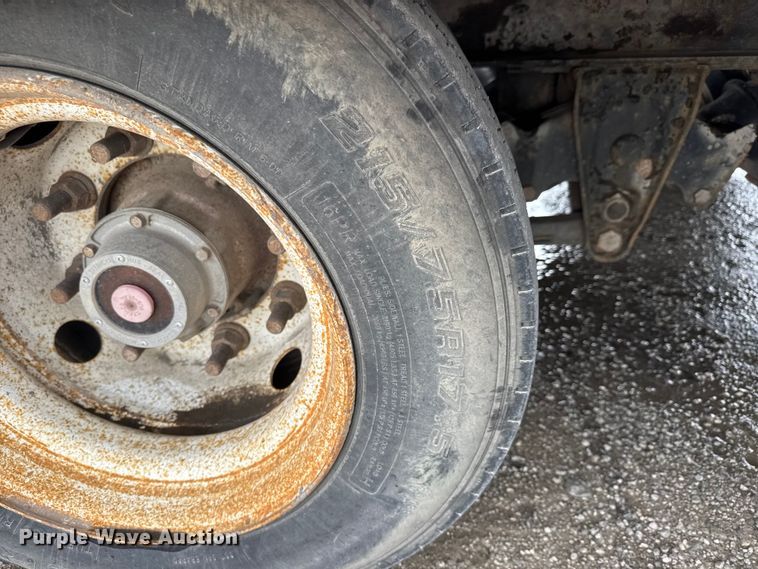 image for item NA9809 2004 Trail King TKT 40LP - 2400 tilt deck equipment trailer