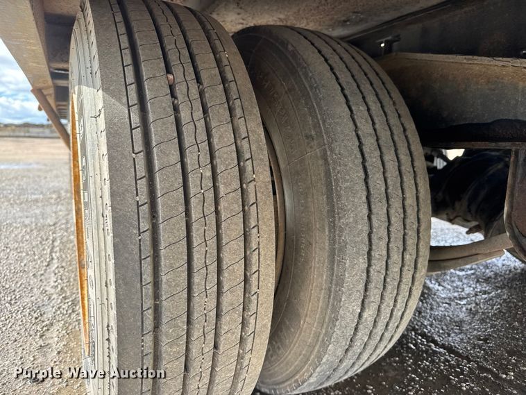 image for item NA9809 2004 Trail King TKT 40LP - 2400 tilt deck equipment trailer