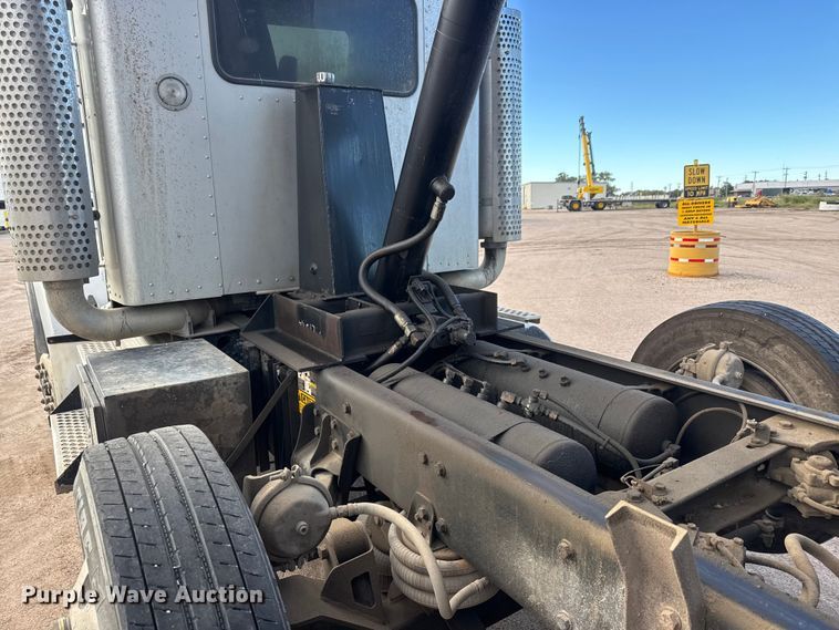 image for item NA9812 2007 Kenworth T800 dump truck