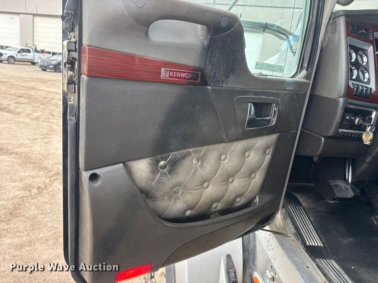 image for item NA9812 2007 Kenworth T800 dump truck