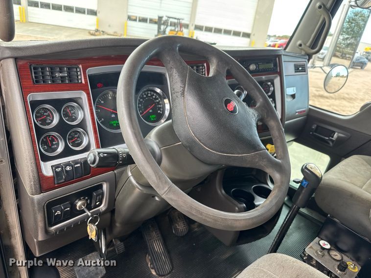 image for item NA9812 2007 Kenworth T800 dump truck