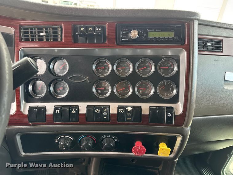 image for item NA9812 2007 Kenworth T800 dump truck