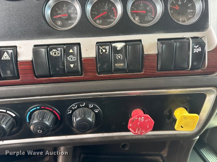 image for item NA9812 2007 Kenworth T800 dump truck