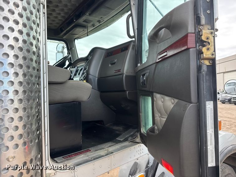 image for item NA9812 2007 Kenworth T800 dump truck