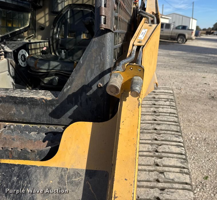 image for item NA9836 2004 Caterpillar 257 tracked skid steer loader
