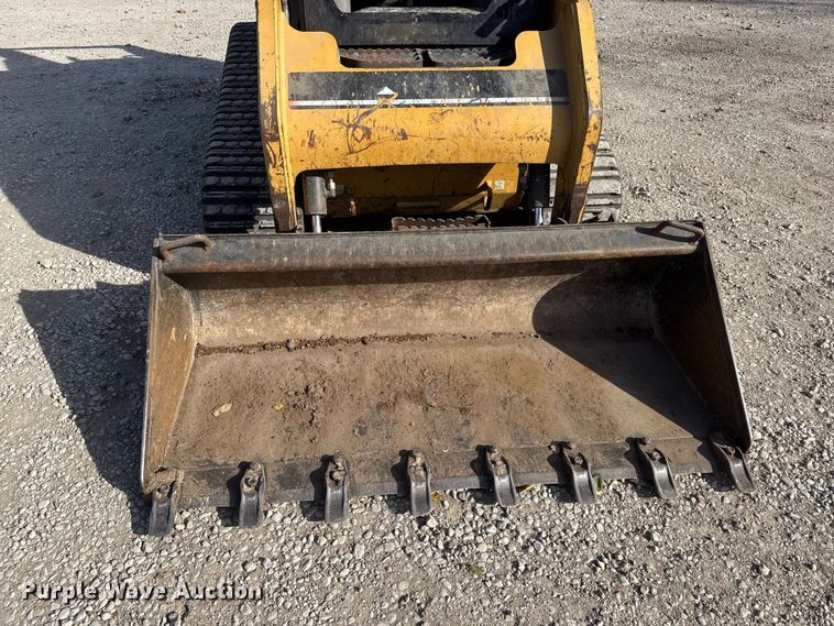 image for item NA9836 2004 Caterpillar 257 tracked skid steer loader