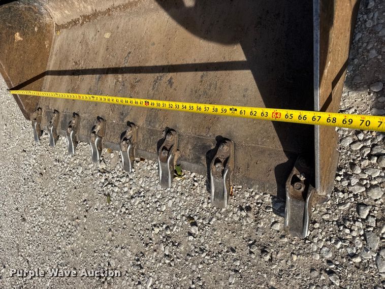 image for item NA9836 2004 Caterpillar 257 tracked skid steer loader