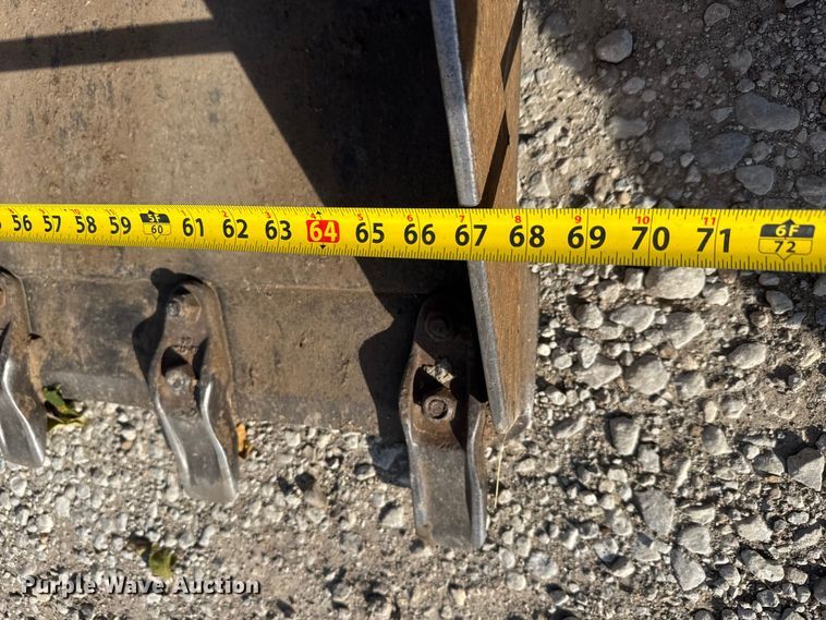 image for item NA9836 2004 Caterpillar 257 tracked skid steer loader