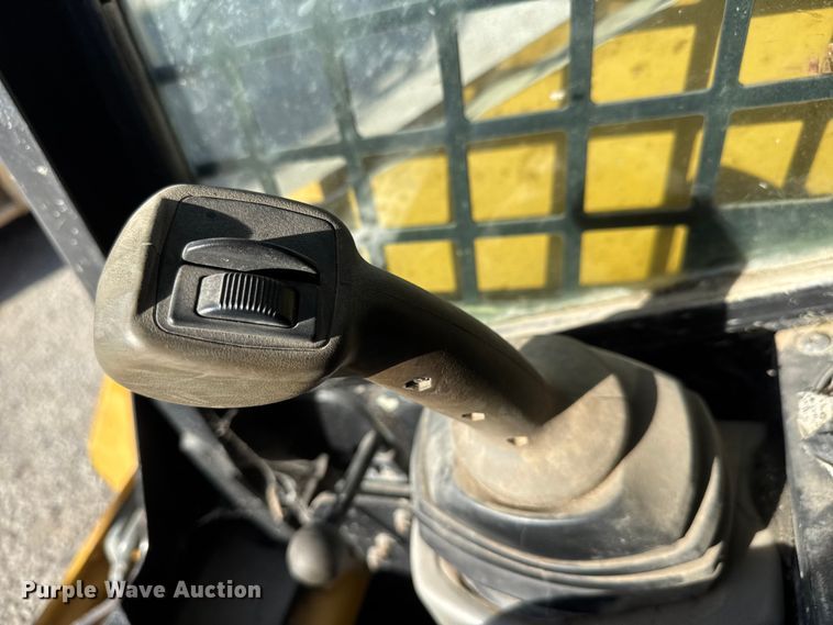 image for item NA9836 2004 Caterpillar 257 tracked skid steer loader