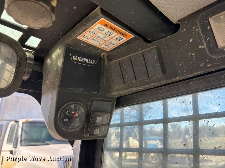 image for item NA9836 2004 Caterpillar 257 tracked skid steer loader