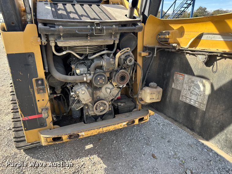 image for item NA9836 2004 Caterpillar 257 tracked skid steer loader