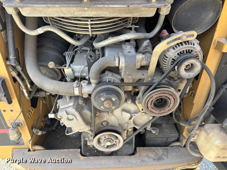 image for item NA9836 2004 Caterpillar 257 tracked skid steer loader