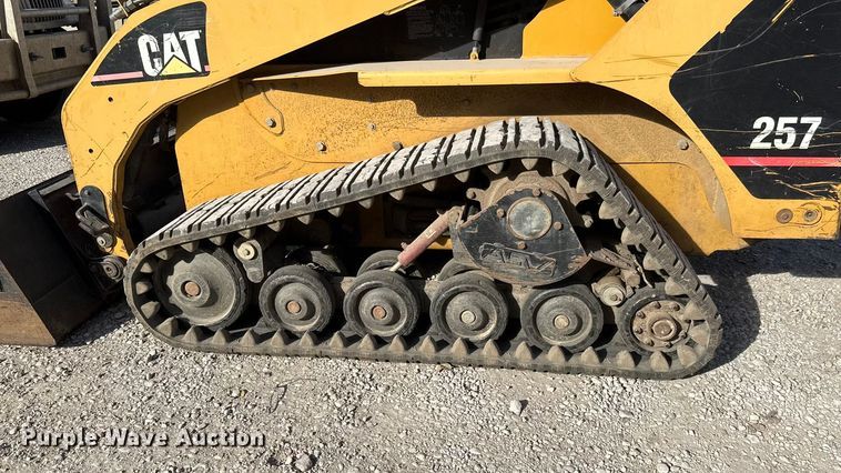 image for item NA9836 2004 Caterpillar 257 tracked skid steer loader