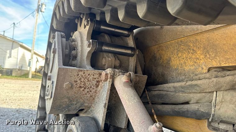 image for item NA9836 2004 Caterpillar 257 tracked skid steer loader