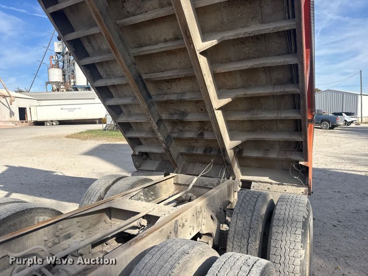 image for item NA9837 1996 International 4900 dump truck