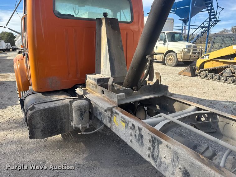 image for item NA9837 1996 International 4900 dump truck