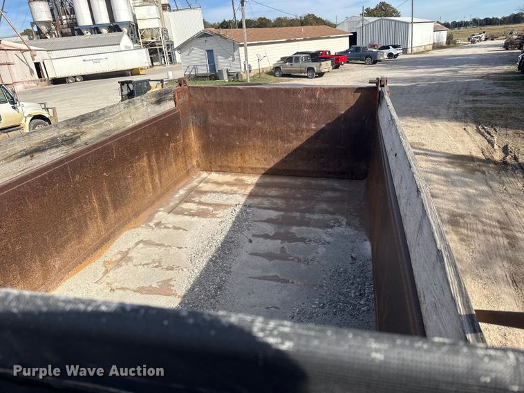 image for item NA9837 1996 International 4900 dump truck