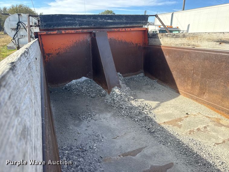 image for item NA9837 1996 International 4900 dump truck