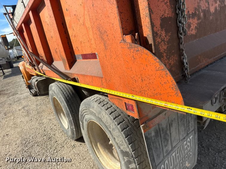 image for item NA9837 1996 International 4900 dump truck