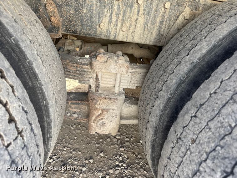 image for item NA9837 1996 International 4900 dump truck