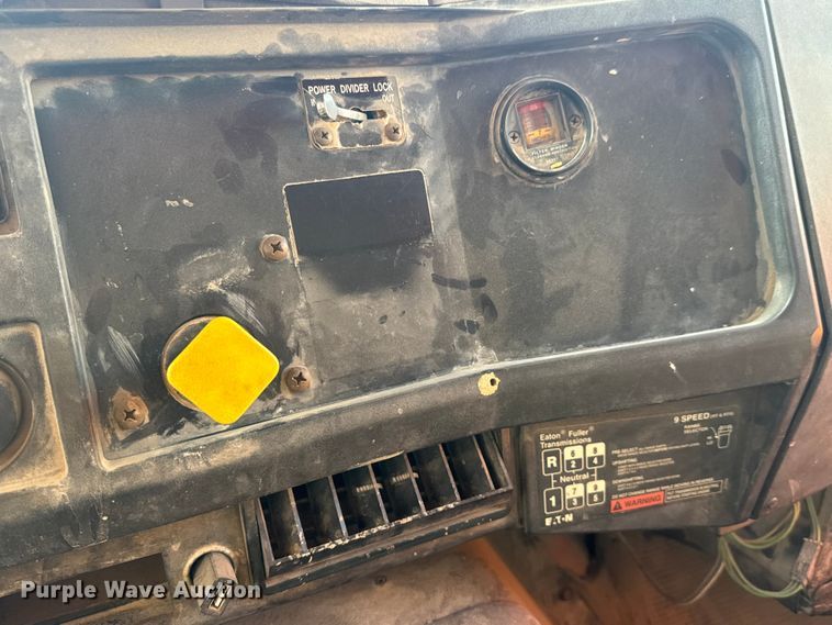 image for item NA9837 1996 International 4900 dump truck