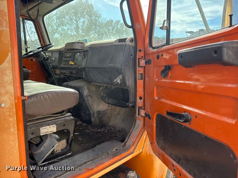 image for item NA9837 1996 International 4900 dump truck