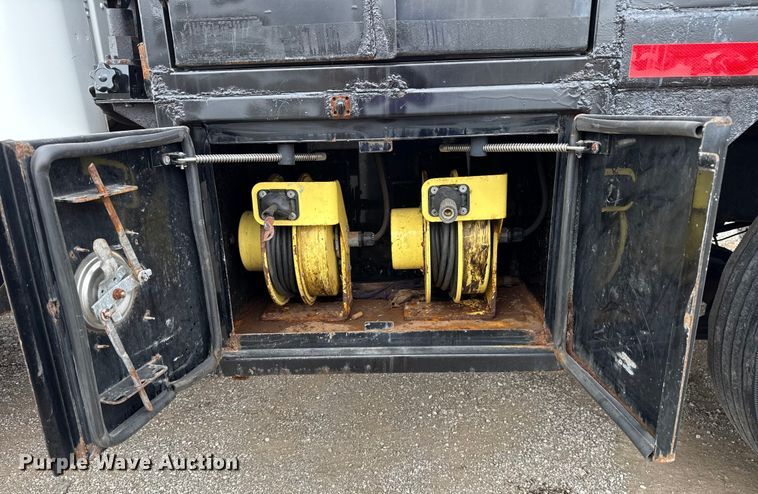 image for item NU9617 2007 Freightliner Business Class M2 crane truck