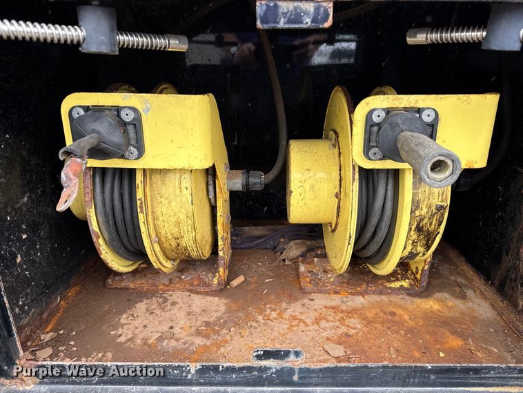 image for item NU9617 2007 Freightliner Business Class M2 crane truck