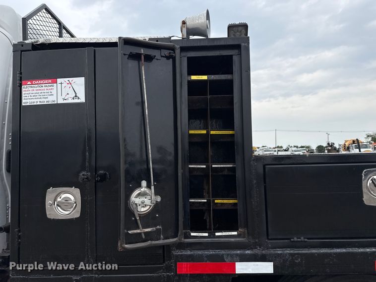 image for item NU9617 2007 Freightliner Business Class M2 crane truck