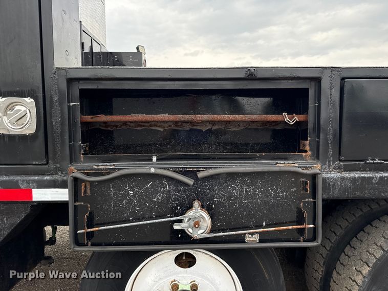 image for item NU9617 2007 Freightliner Business Class M2 crane truck